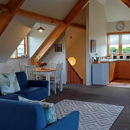 Ddog Vineyard & Bnb Renwick ภายนอก รูปภาพ
